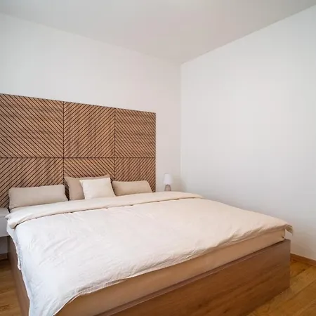 Elegant 2-bedroom Μπρατισλάβα