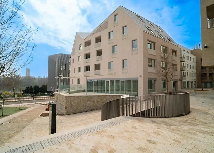 Elegant 2-bedroom Apartament *