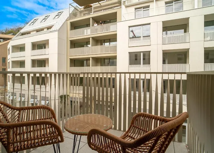 Elegant 2-bedroom Apartment *